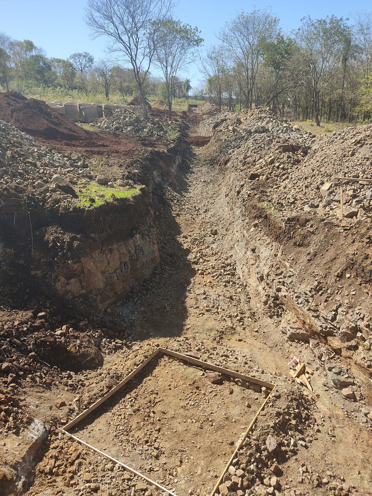 Topografia para projeto de terraplenagem e cálculo de volume em obra no MS